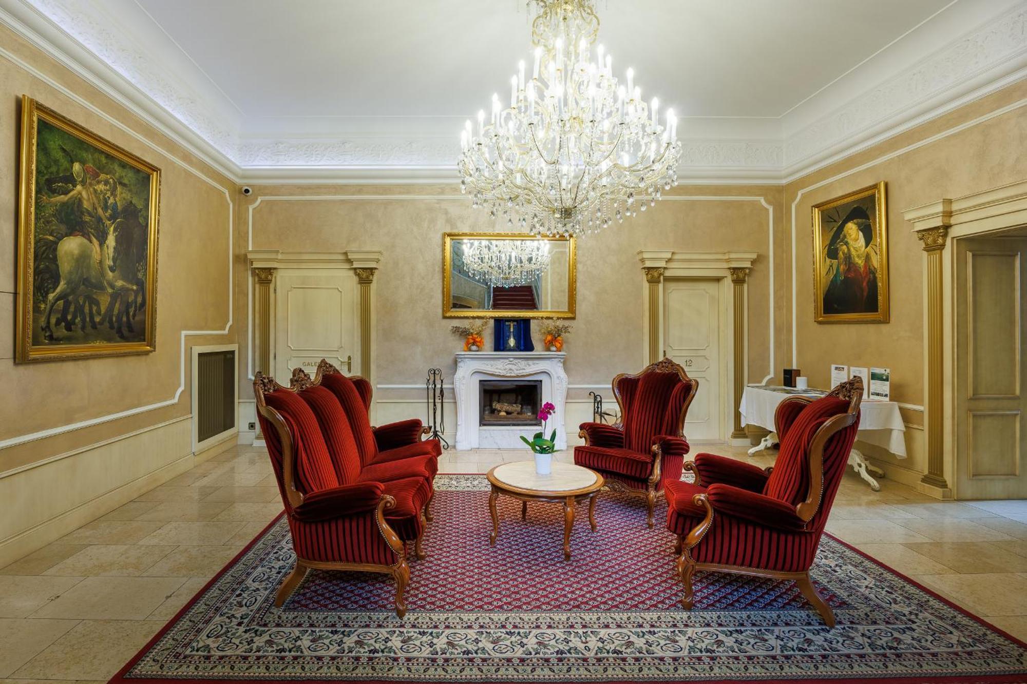 Chateau Cihelny 4*