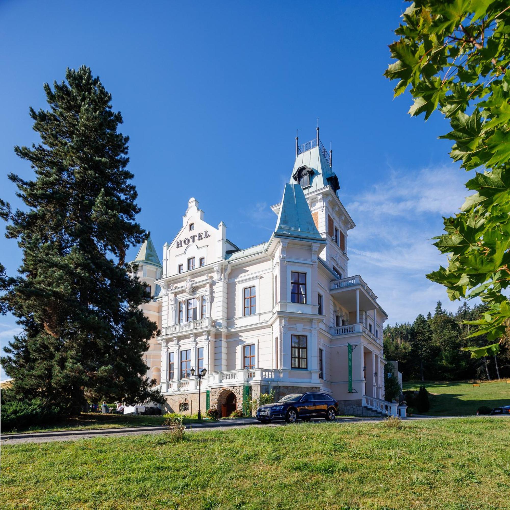Hotel Chateau Cihelny 4*