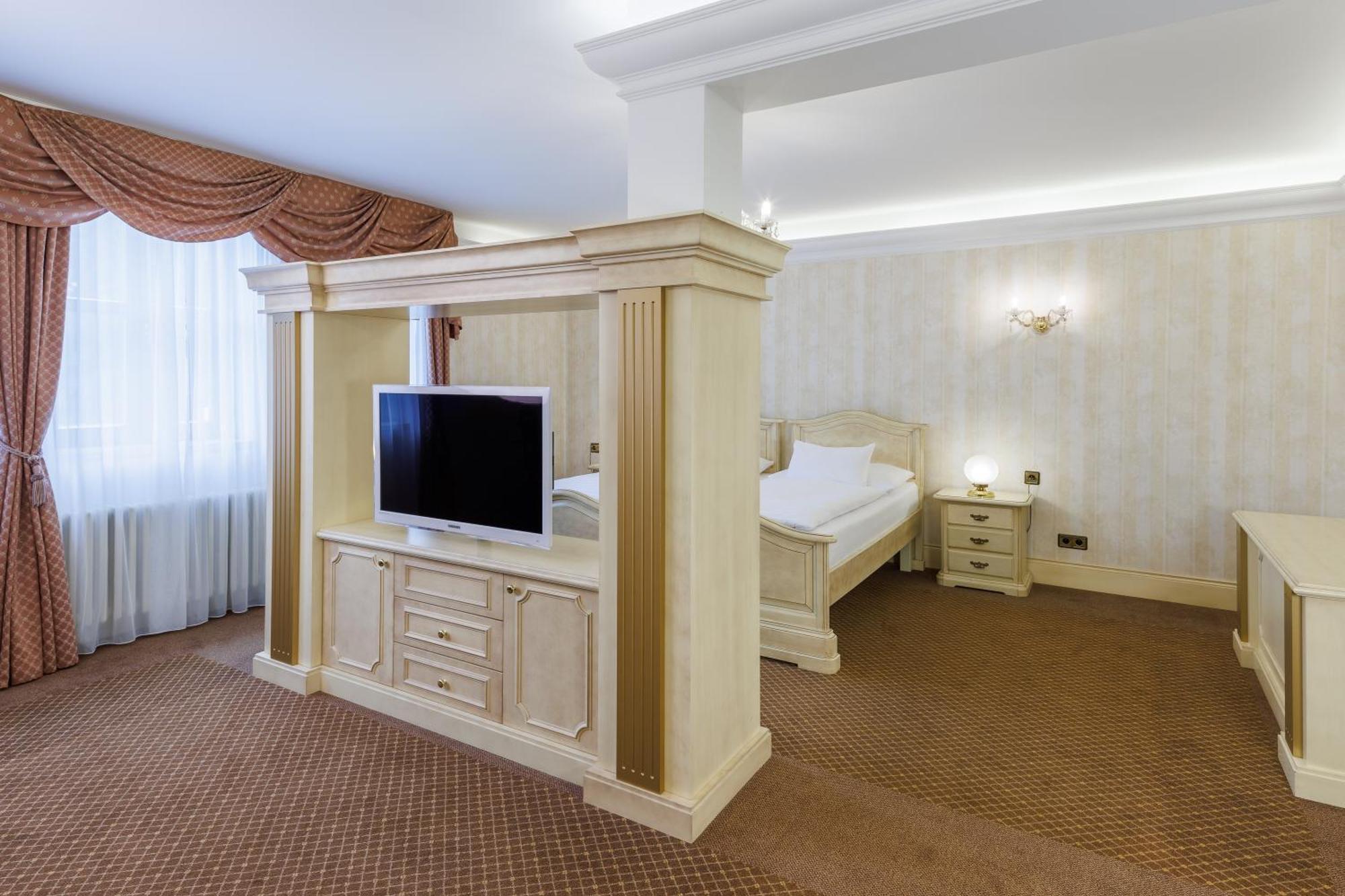 Chateau Cihelny Hotel 4*
