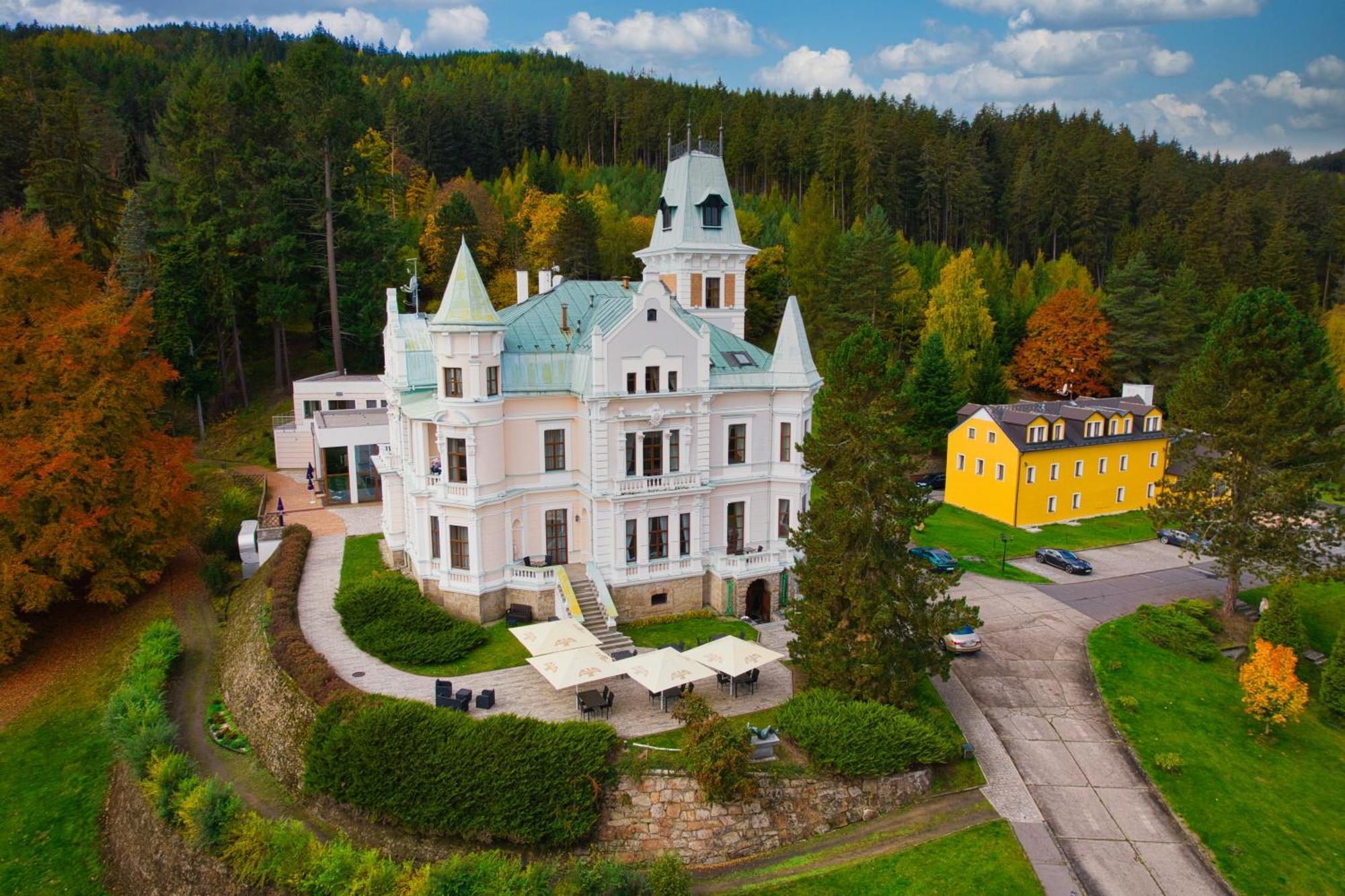 Chateau Cihelny Hotel