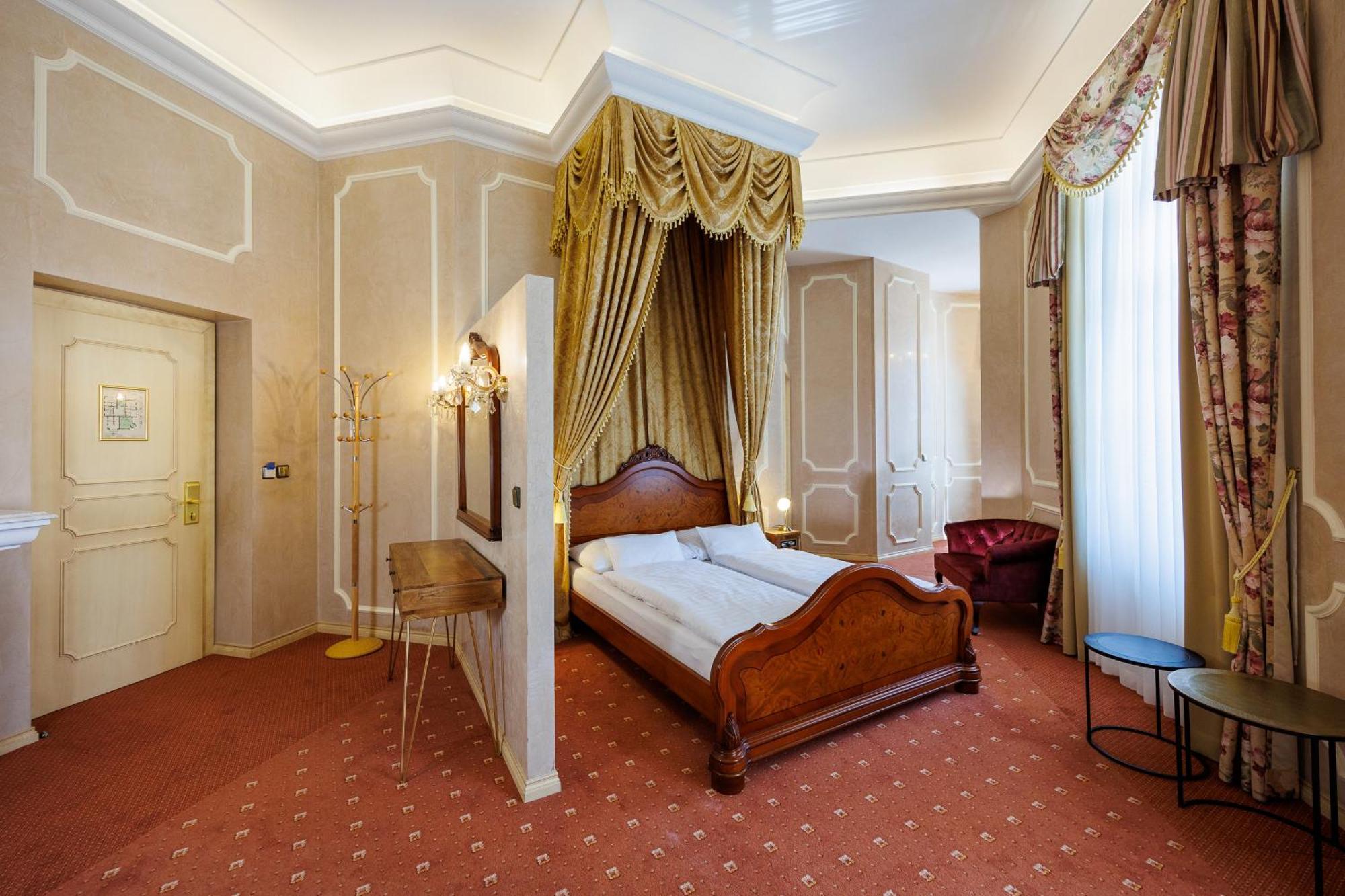 Chateau Cihelny Hotel 4*